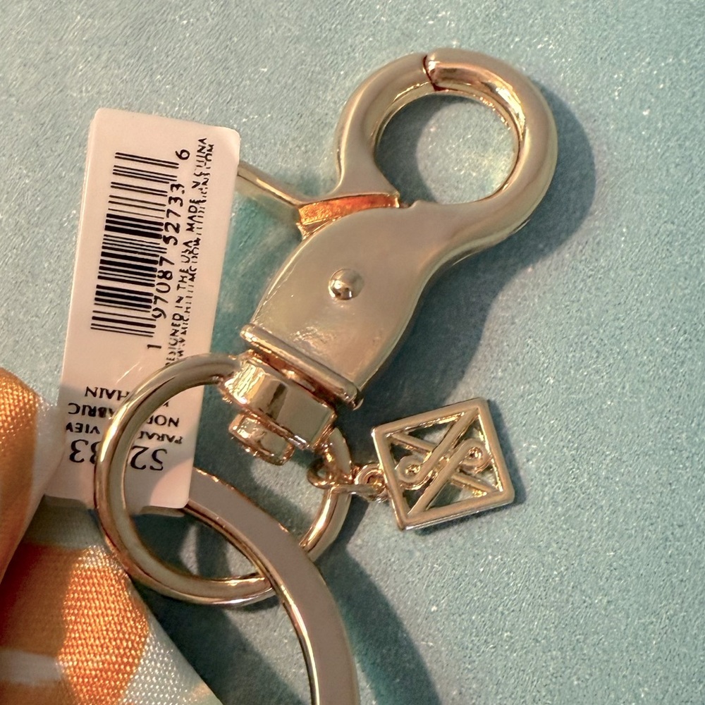 Nora Paradise View Key Chain - Picture 5 of 7
